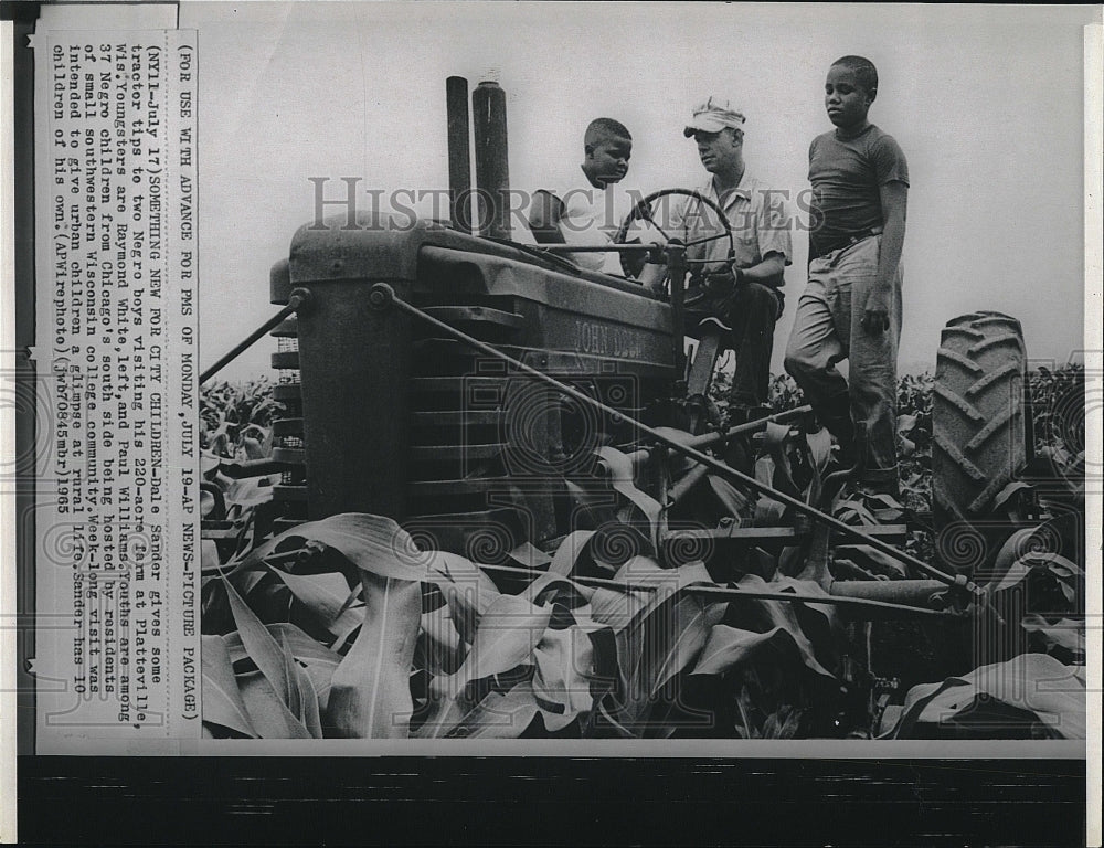 1965 Press Photo Dale Sander with some urban Chicago kids on tractor at his farm - Historic Images