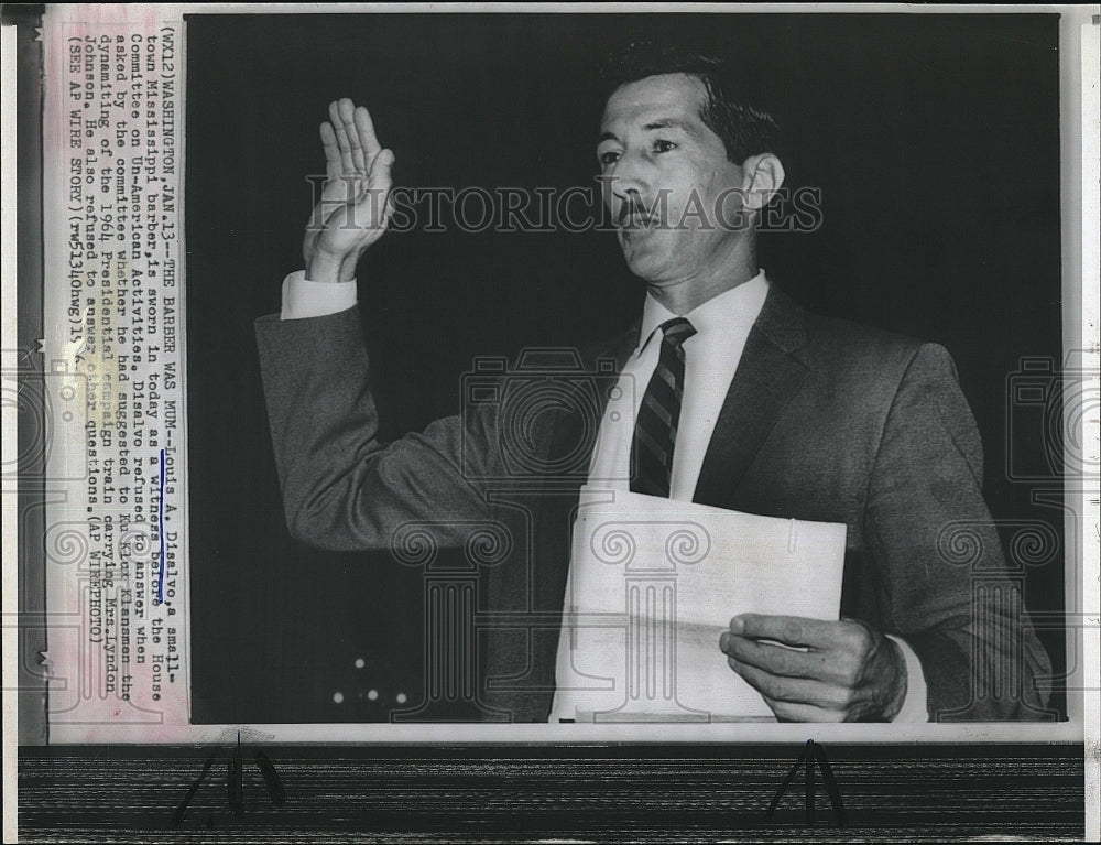 1966 Press Photo Louis Dissalvo, of Mississippi Barber swear at House Committee. - Historic Images