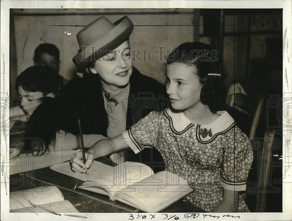 1937 Press Photo Actress Agnes Ayres and her daughter - Historic Images