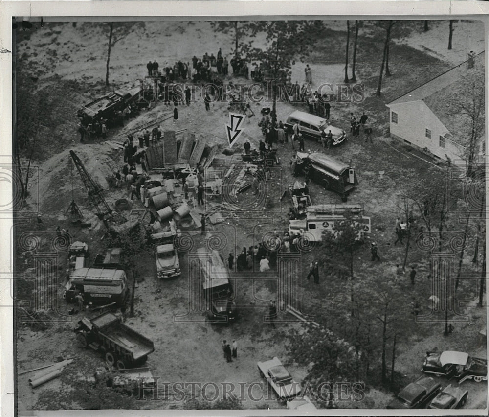 1957  Press Photo Aerial View of rescue operation of Benjamin Hoopper. - Historic Images