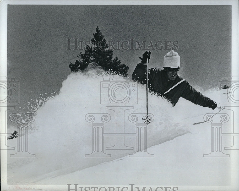 1967 Press Photo Vail skier scholl, director Roger Staub on the slopes - Historic Images
