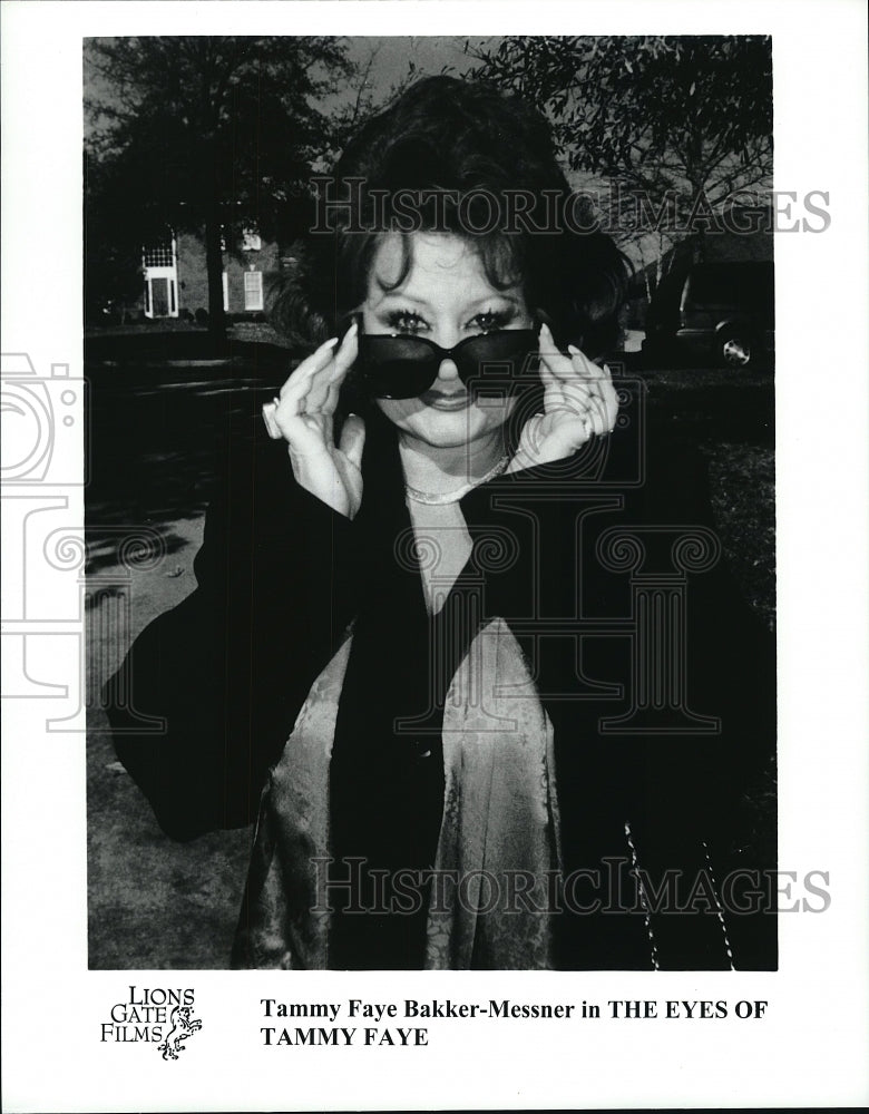 Press Photo Tammy Faye Bakker-Messner Lowering Sunglasses Documentary Promotion - Historic Images