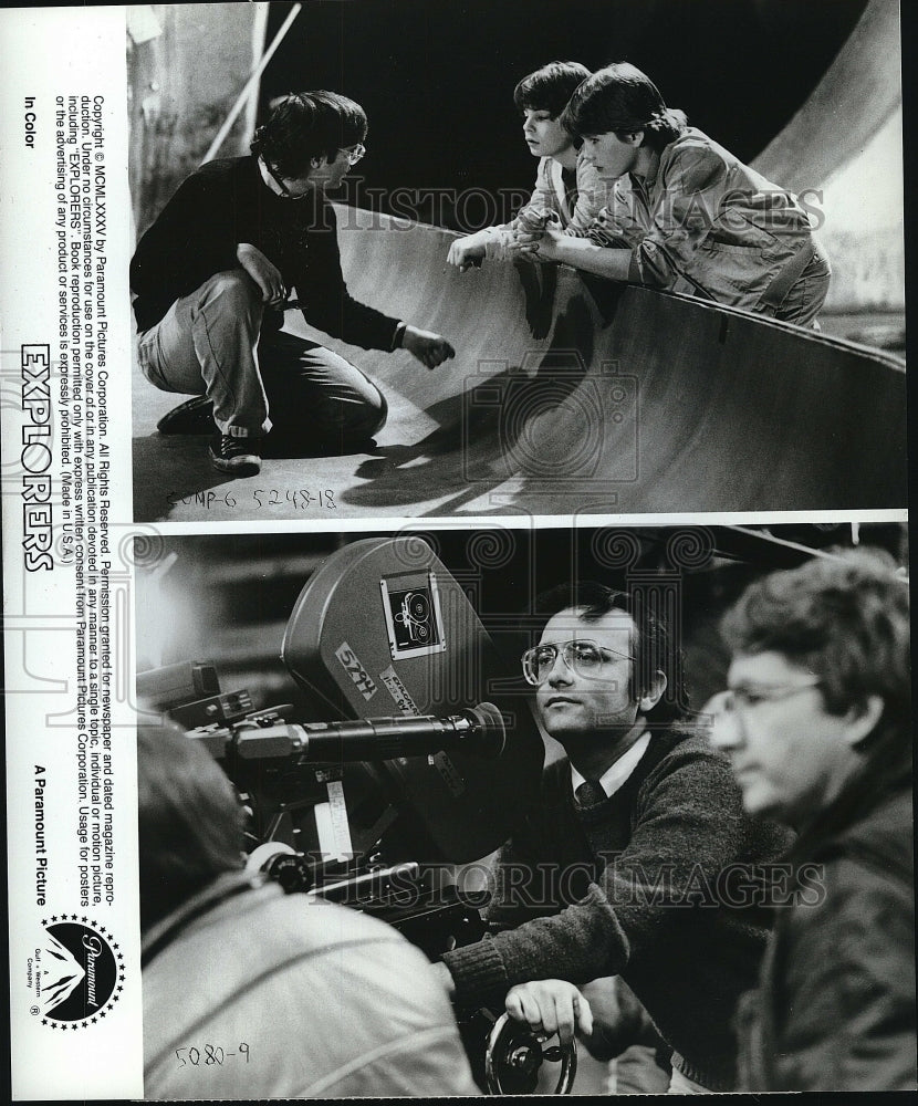 1985 Press Photo Behind Scenes From Explorers Film With Director Joe Dante - Historic Images