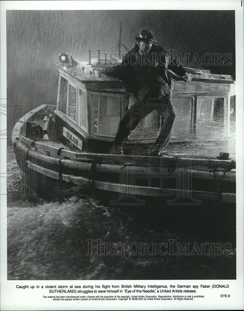 1981 Press Photo Scene From Eye Of The Needle Film With Actor Donald Sutherland - Historic Images
