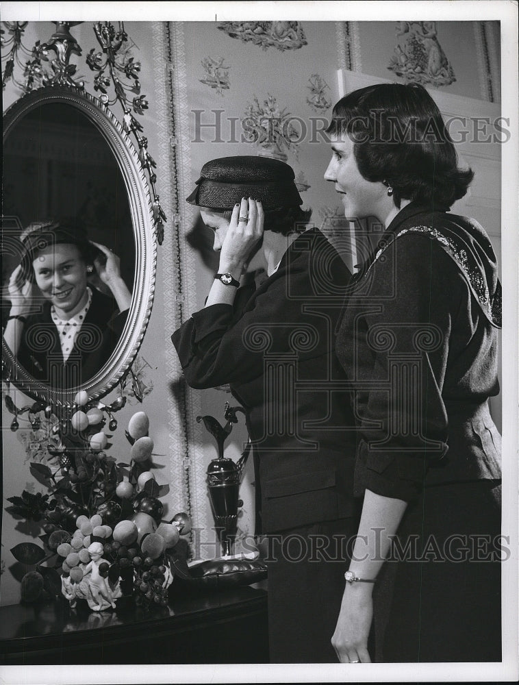 1957 Press Photo Socialites Mrs. Wagner and Mrs. Hackstaff Jr. Trying On Hats - Historic Images