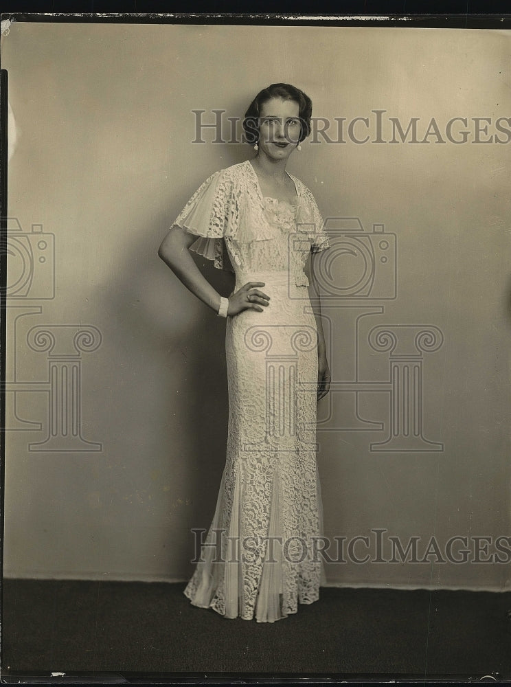 Press Photo Lanison Studios Model Charlotte Bundy Wearing Socialite Gown - Historic Images