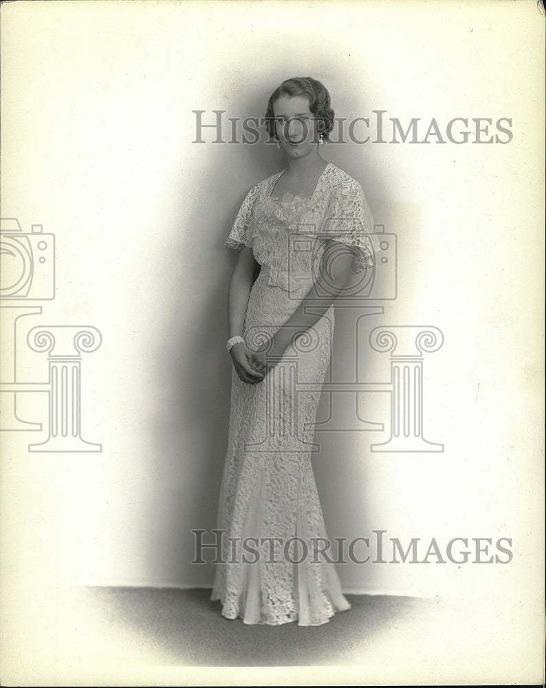 Press Photo Socialite Charlotte Bundy Modeling Event Gown - Historic Images