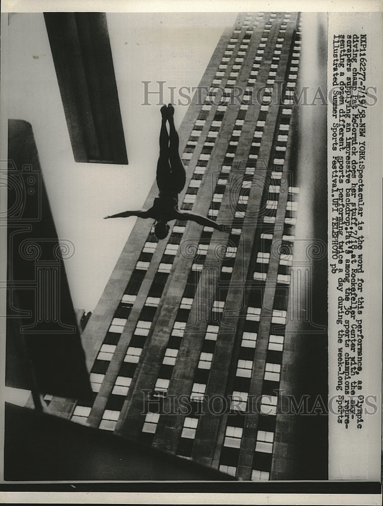 1958 Press Photo Olympic diving champ Pat McCormick diving at Rockefeller Center - Historic Images