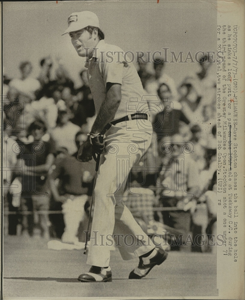 1973 Press Photo Dave Stockton sinks long putt at Greater Milwaukee Open - Historic Images