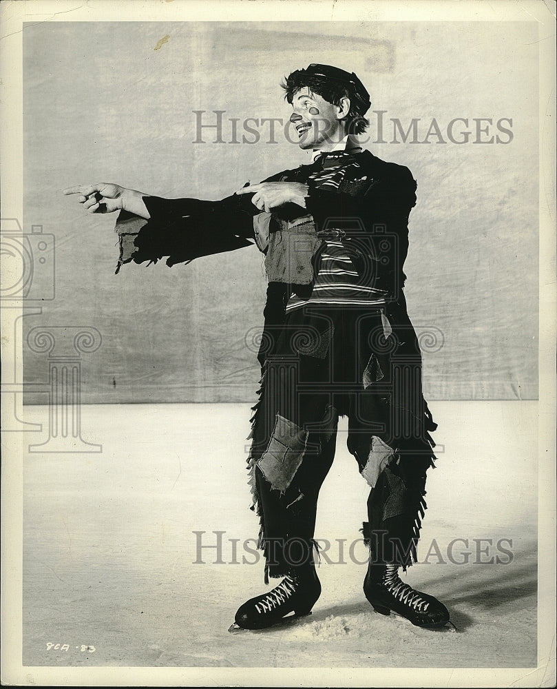 1958 Press Photo ice clown Freddie Trenkler in Ice Capades of 1958 - Historic Images