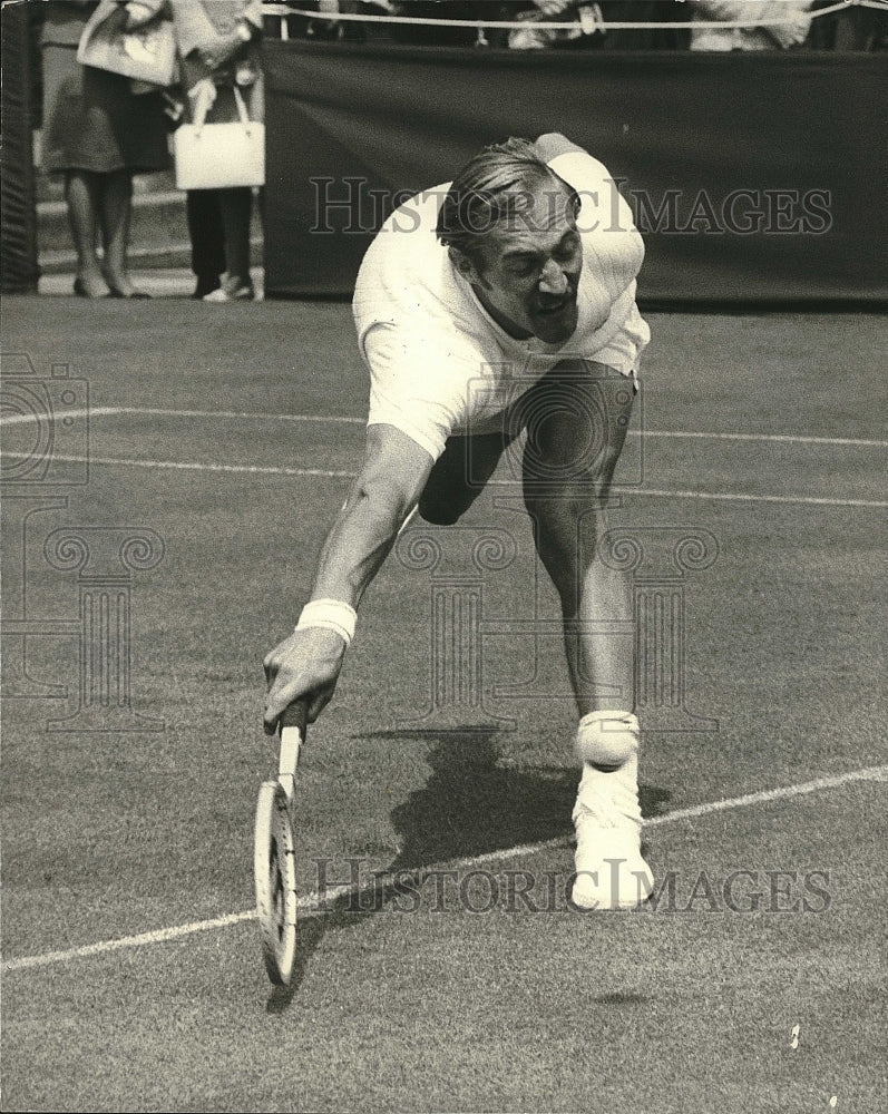 1971 Press Photo Stan Smith in Lawn Tennis Championship at Wimbledon - Historic Images
