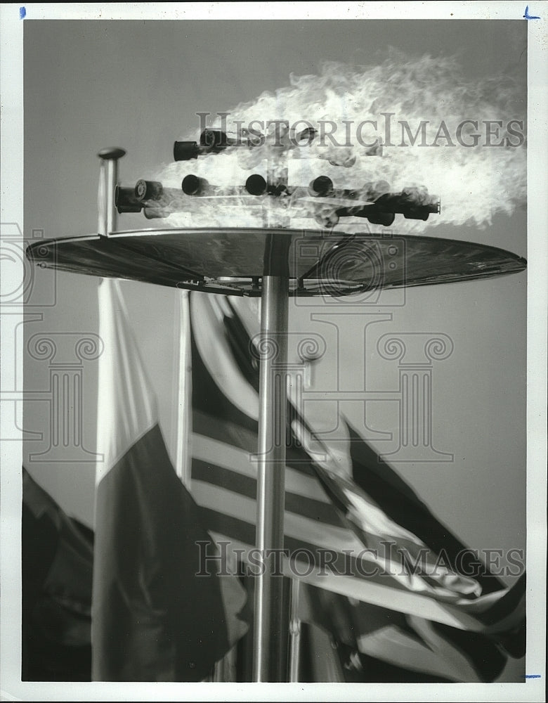 1984 Press Photo Olympic Flame at Los Angeles Memorial Coliseum - Historic Images