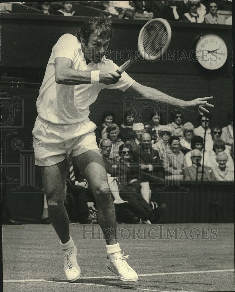 1971 Press Photo Aussie tennis player John Newcomb vs R. Hewitt at Wimbledon - Historic Images