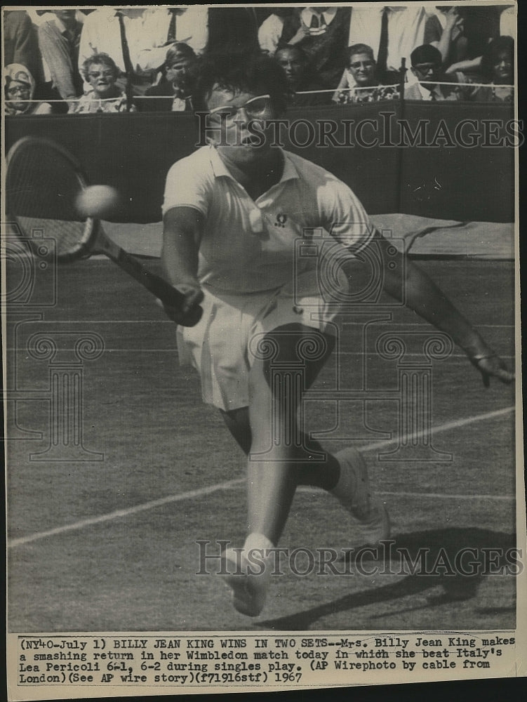 1967 Press Photo Billie Jean King at Wimbledon Tennis - Historic Images
