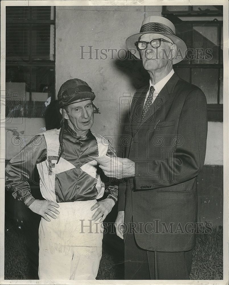 1960 Press Photo JockeyClaude Hooper &amp; trainer Ed Lucas - Historic Images