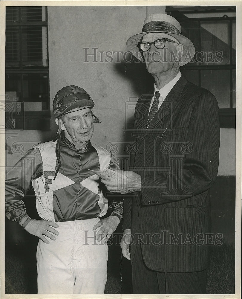 1959 Press Photo Jockey Claude Hooper, trainer Ed Lucas - Historic Images