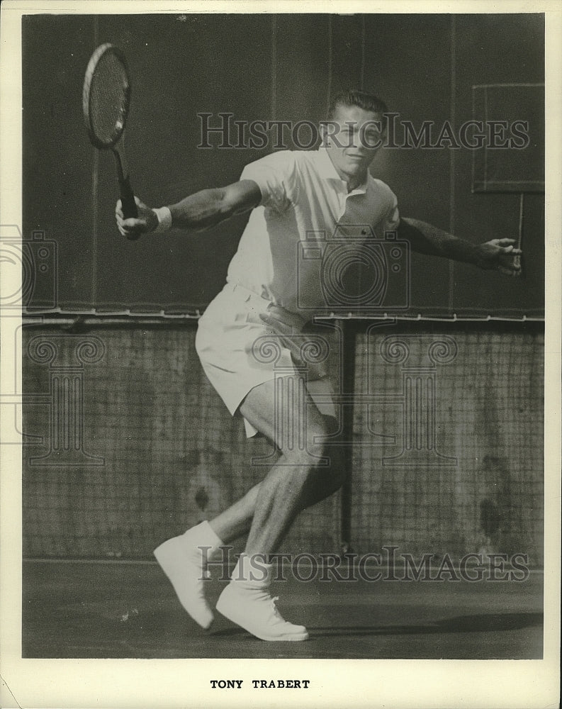 1960 Press Photo Tony Trabert in tennis action at Wimbledon - Historic Images