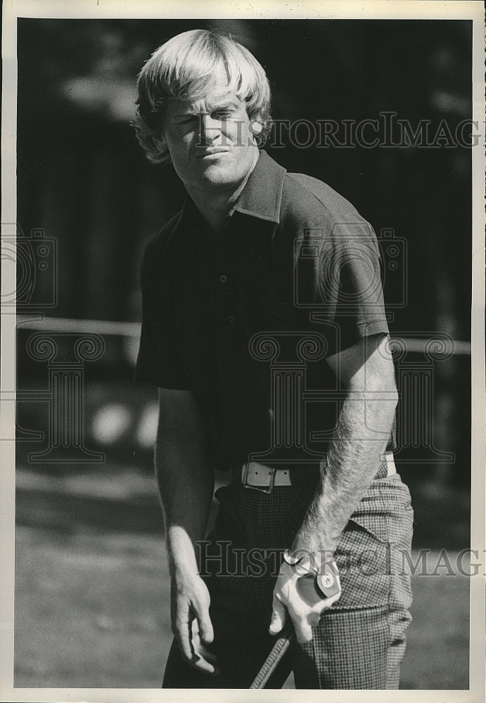 1974 Press Photo Golfer Johnny Miller on a course - Historic Images