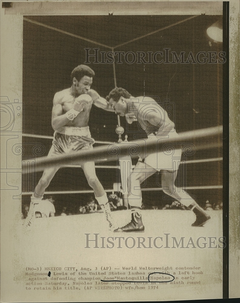 1974 Press Photo World welterweight boxer Hedgemon Lewis vs Jose Mantequilla - Historic Images