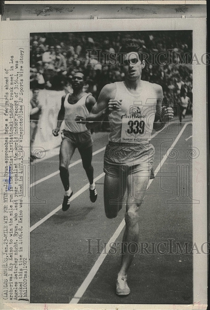 1972 Press Photo Jim Ryun Wins Sunkist Invitational Indoor Track Meet, Kip Keino - Historic Images