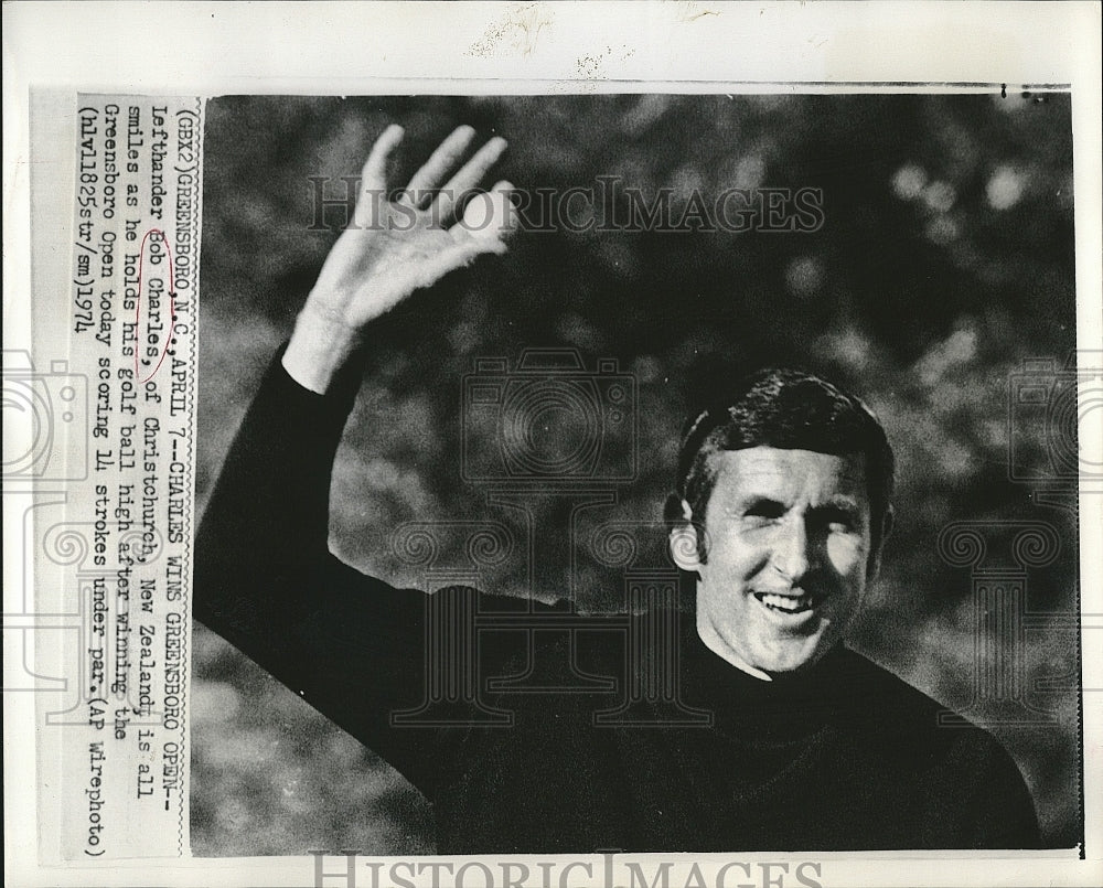 1974 Press Photo Bob Charles holding golf ball after winning Greensboro Open - Historic Images