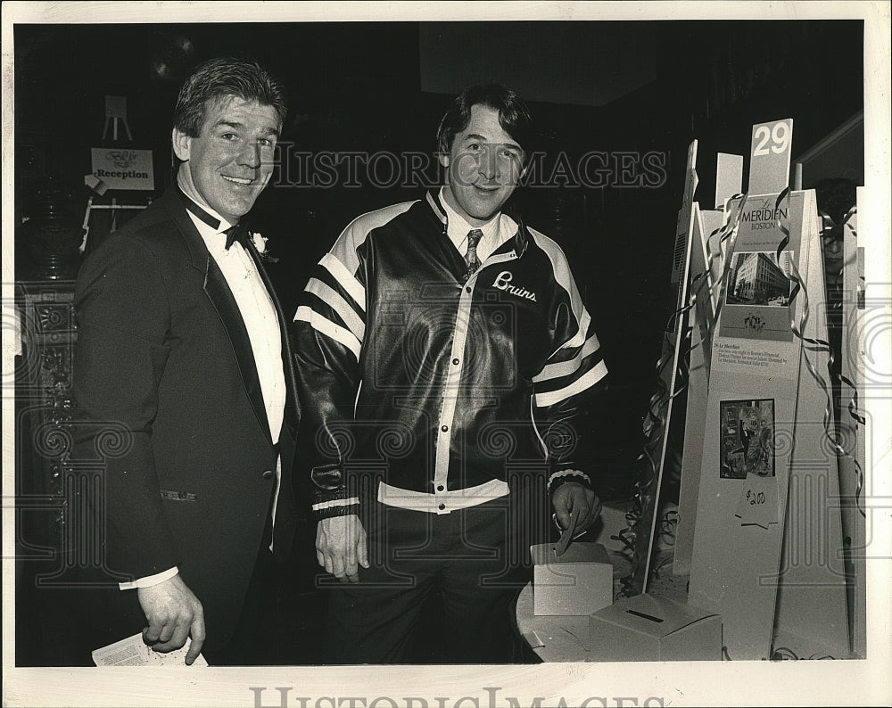 1992 Press Photo Bruins&#39; Terry O&#39;Reilly and Mike Milbury in Bid for Life Auction - Historic Images