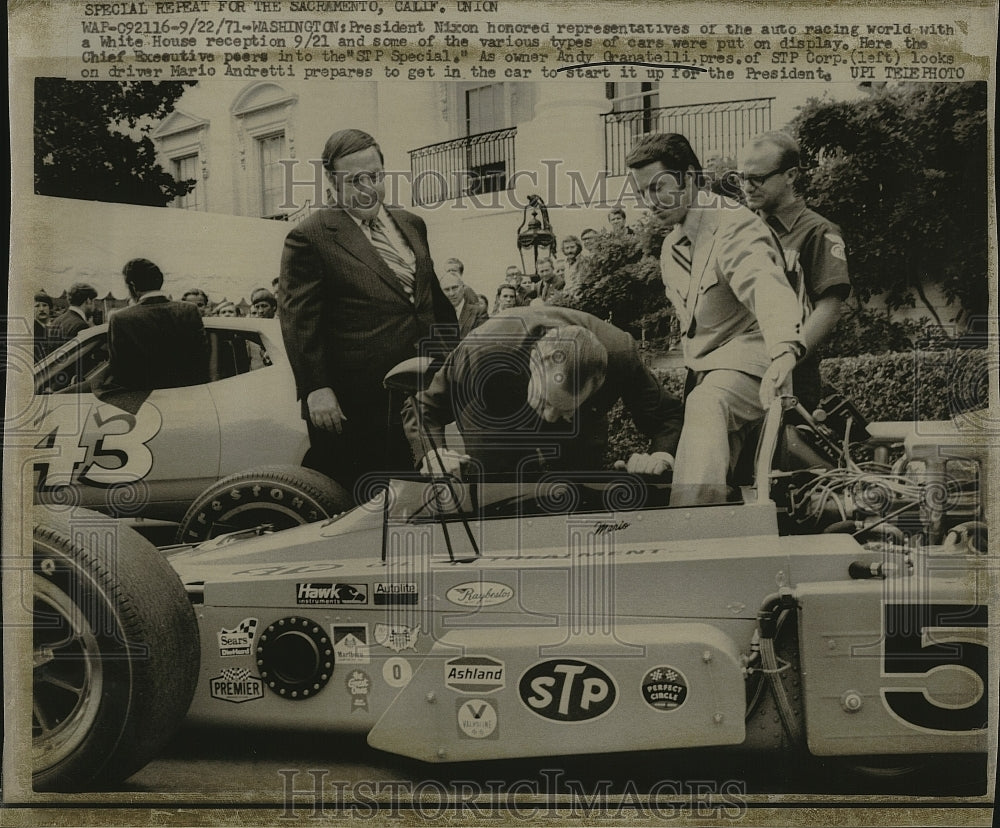 1971 Press Photo Race car owner Andy Granatell &amp; driver Mario Andretti &amp; car - Historic Images