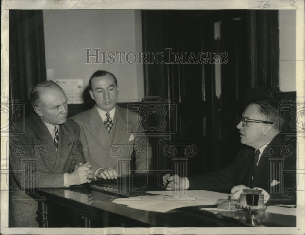 1948 Press Photo Former jockey  Earl Sands,Ed Fay &amp; US DA Vincent Keogh - Historic Images