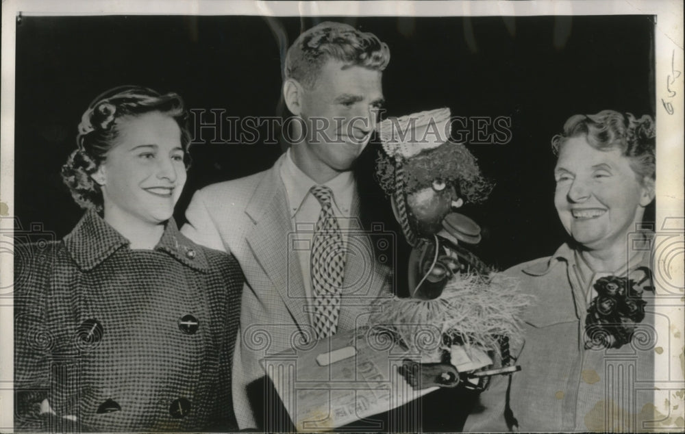 1952 Press Photo Frank Sedgman, Aussie tennis star and bride to be - Historic Images