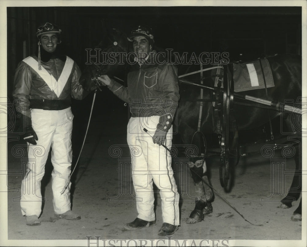 1972 Press Photo Jim Hogan, son John at New England Harness Raceway&#39;s meet - Historic Images