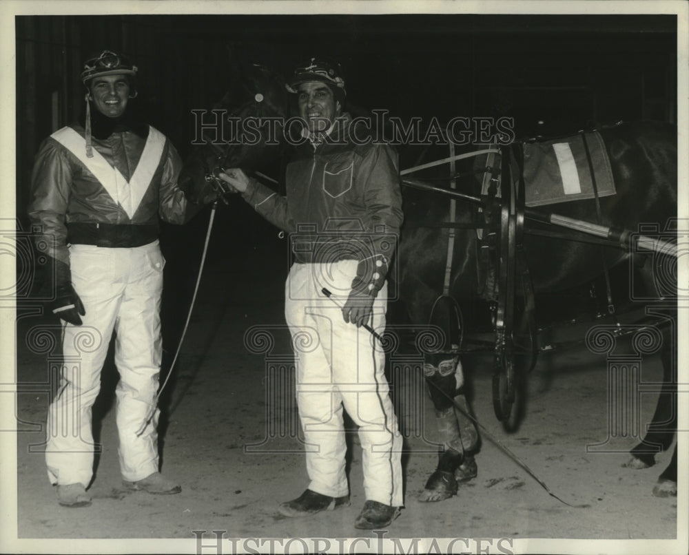1972 Press Photo Jim Hogan, son John at New England Harness Raceway's meet - Historic Images