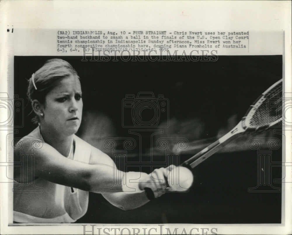 1975 Press Photo Chris Evert in action in Indianapolis - Historic Images