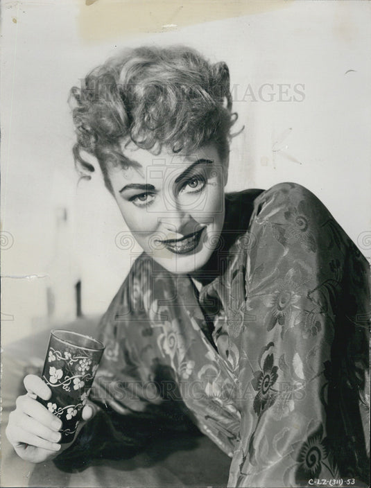 1957 Press Photo Eleanor Parker Plays 3 roles In "Lizzie" - Historic Images