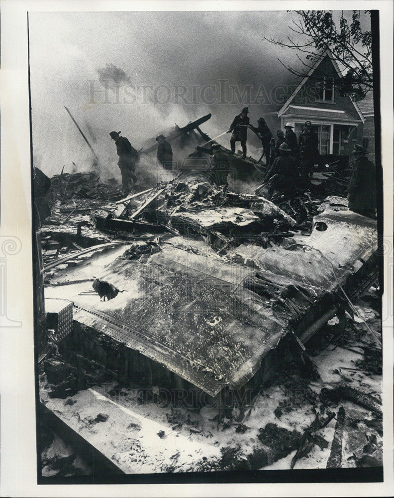 1976 Firemen At 6158 S. Moody Where Plane Came To Rest - Historic Images