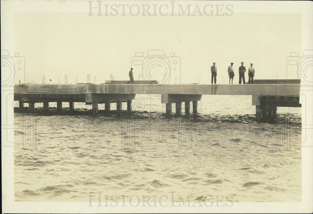 1923 Completed construction on the deck spans - Historic Images