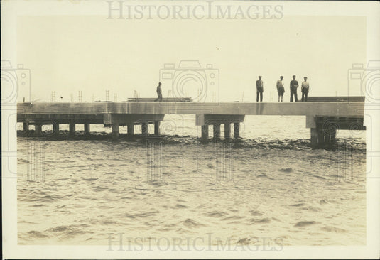 1923 Completed construction on the deck spans - Historic Images