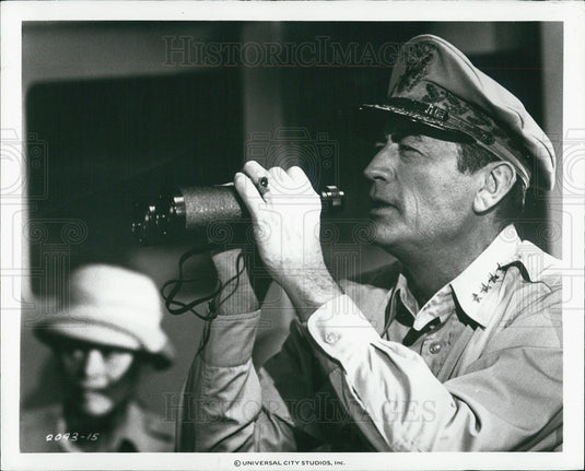 1977 Press Photo Gregory Peck Stars In 