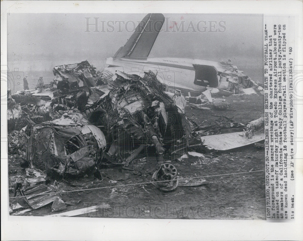 1960 Press Photo Members of California State Poly College football team killed i - Historic Images