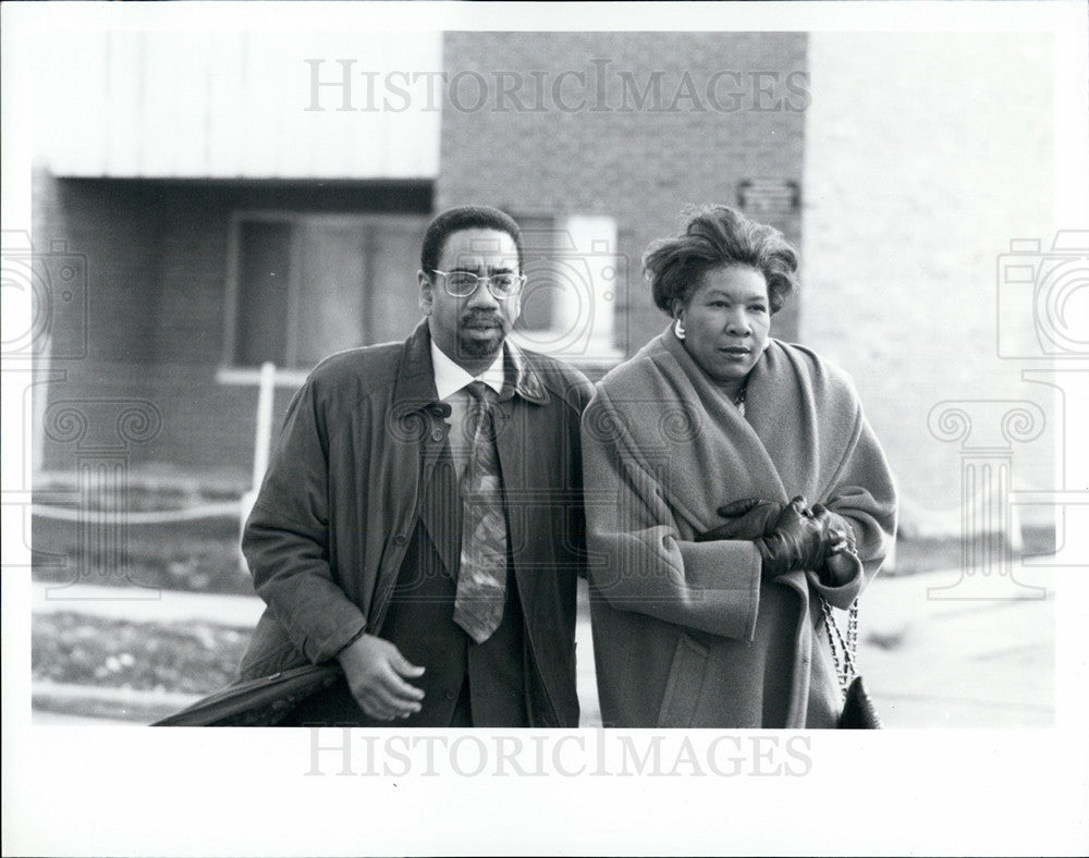 1992 Press Photo Alderman Bobby Rush/Carolyn Rush/Voting/Chicago - Historic Images