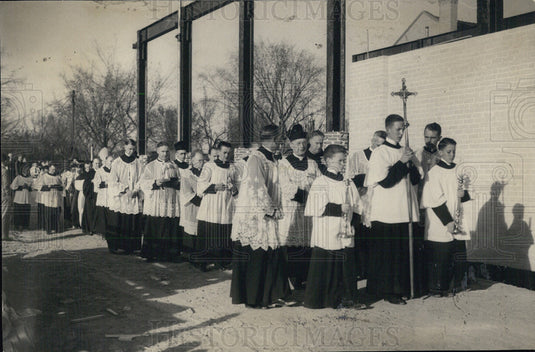 1934 Press Photo Boys & Priests of the Blessed Sacrament Church - Historic Images