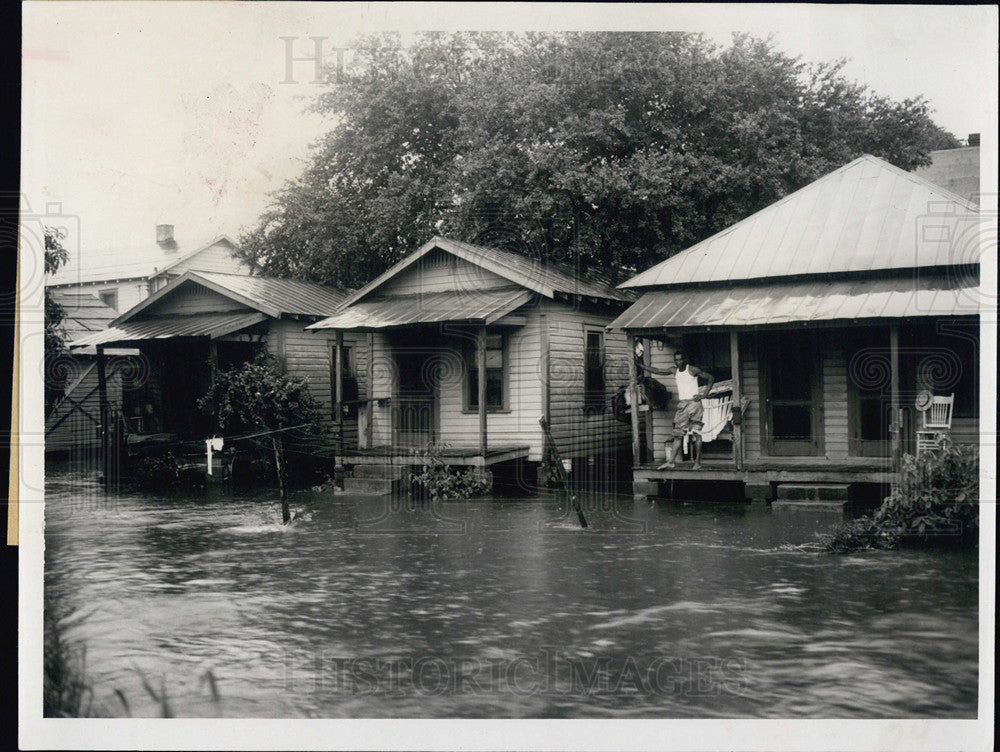 1955 Press Photo Man Stranded Front Porch Flash Flood Storm Damage Weather B&amp;W - Historic Images