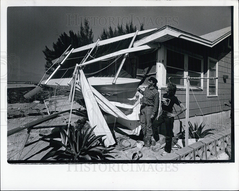 1981 Press Photo Storms Destroy Property Of Ron And Nancy Llauget - Historic Images