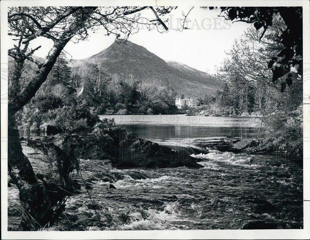 1977 Press Photo Irish Castle in Connemara County Iceland - Historic Images