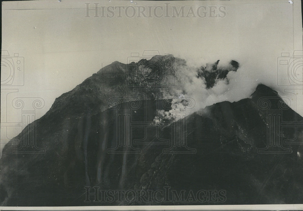 Press Photo Mount Mayon Erupts in the Philippines - Historic Images