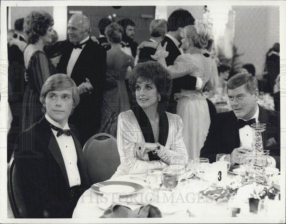 1983 Press Photo Christopher Atkins Peter Richards Linda Gray Sue Ellen Ewing - Historic Images