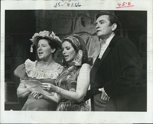 1969 Press Photo June Carter on "The Johnny Carson Show" - Historic Images