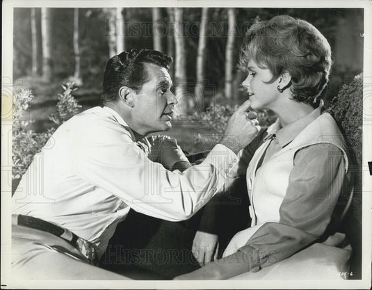 1963 Press Photo Actors, James Garner and Lee Remick in 
