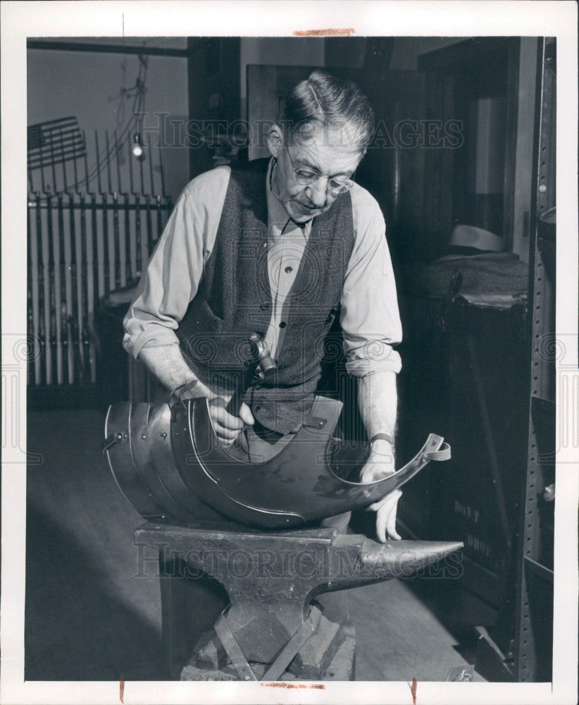 1946 Chicago Opera House Costumer Press Photo - Historic Images