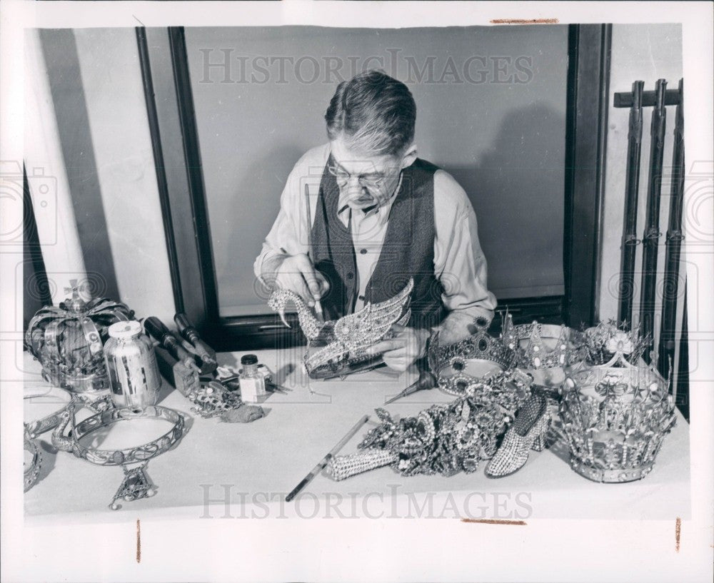 1946 Chicago Opera House Costumer Press Photo - Historic Images