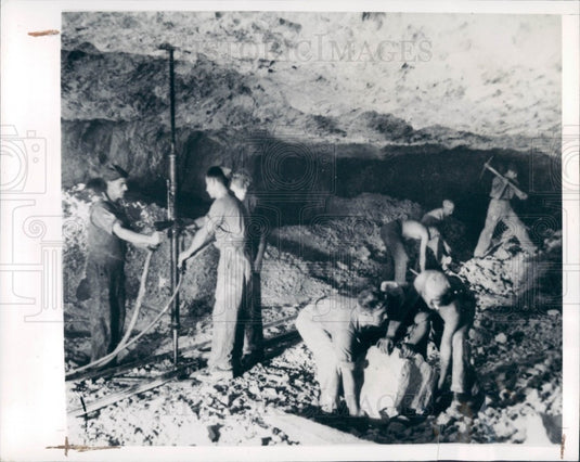 1942 Rock of Gibraltar Corridor Press Photo - Historic Images